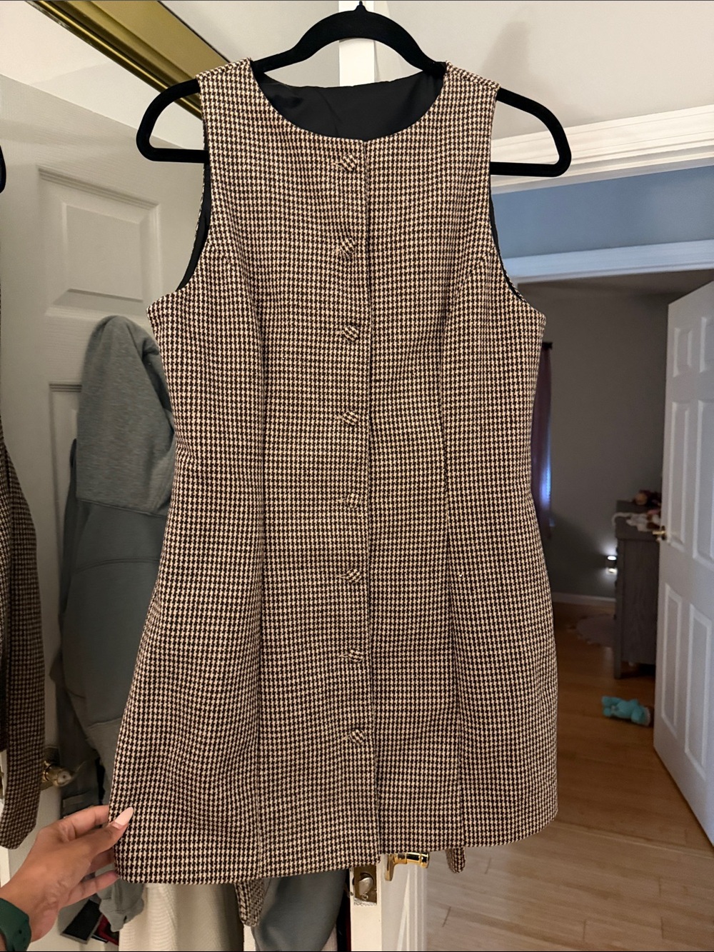 Sleeveless Houndstooth Button-Front Shift Dress - Brown & Black